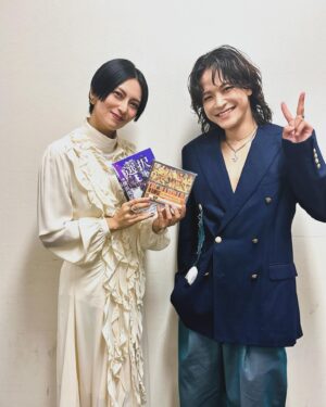 Ko Shibasaki Instagram - MUSIC FAIRでは倖田來未さんと初めてコラボ歌唱🎤
あいのうた〜かたちあるものを一緒に歌うことができました！くぅちゃん素敵な歌声をありがとうございました🫶

THE RAMPAGE 岩谷翔吾さんは、親友の横浜流星さん原案・初の書き下ろし小説で今年作家デビュー！㊗️

#倖田來未
#あいのうた
#かたちあるもの
#therampage
#岩谷翔吾
#選択