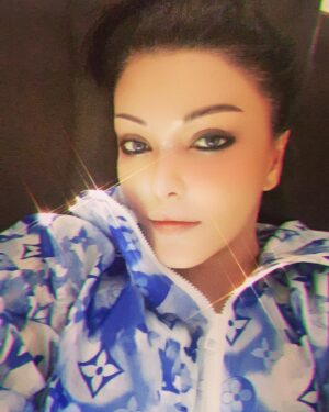 Koena Mitra Instagram - Lights... Camera and  Laziness ❤️ 

#koenamitra #light #actor #happiness #fashion #movies #fitnessjourney #fitnessmotivation #fitness