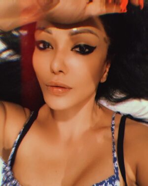 Koena Mitra Instagram - Surround yourself with people who want to see you WIN ✌🏽🌟😎 

#traveler #lovemyjob #lovemylife❤️ #location #bodypositivity #bodypositive #beautyinfluencer #beautyshoot #beautynails #fashion #moviemaker #bollywood #bollywoodactress #bollywoodfashion #bollywoodfamily