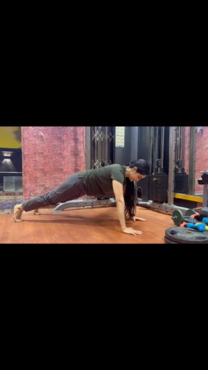 Komal Sharma Instagram - “Push-Ups: The Floor Isn’t Going to Push Itself!”
Tone your chest, arms, and core with this simple move that builds strength and stamina—no gym required!
@sivakumar_celebritytrainer @kamalesh_in_insta @sk.fitness_studio @vineeth25