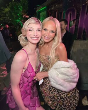 Kristin Chenoweth Instagram - The end of this year (Q4, if you will!) has been the most beautiful whirlwind. So much love. So much happiness.