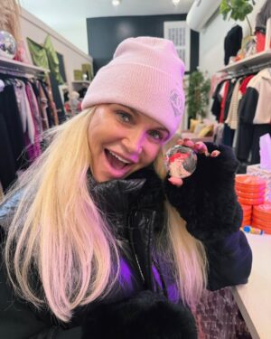 Kristin Chenoweth Instagram - The end of this year (Q4, if you will!) has been the most beautiful whirlwind. So much love. So much happiness.