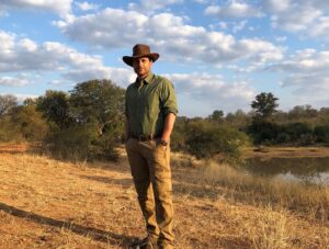 Kristin Davis Instagram - I love to hear that so many of you are watching Holiday in the Wild on Netflix! It was a dream job based on my experiences in elephant conservation . Thank you to @roblowe for being the best co-star and @johnnylowe for playing my pretend son ♥️
🐘🎄