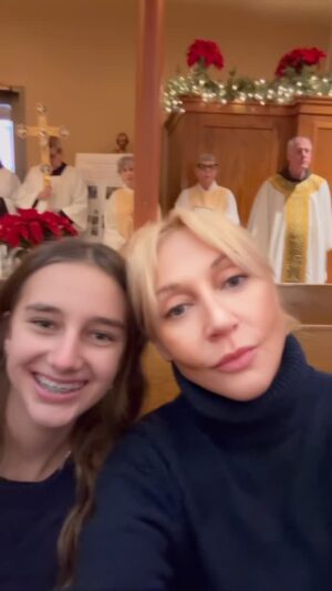 Kristina Orbakayte Instagram - Девочки-Католички ❤️🙏🕊️Merry Christmas 🎄 #кристинаорбакайте #kristinaorbakaite #клавдияземцова #claudiazemtsova