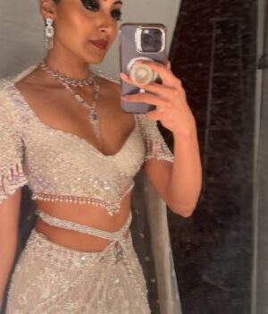 Krithika Babu Instagram - Day 8 India Couture Week @falgunishanepeacockindia  @fdciofficial 

Show director @anuahuja1 

Backstage @pujankapursharma 

Make up @kaajee_rai @goshgaurav 

Hair @karanrai001 

Picture courtesy @anchalsethofficial 

#krithikababu