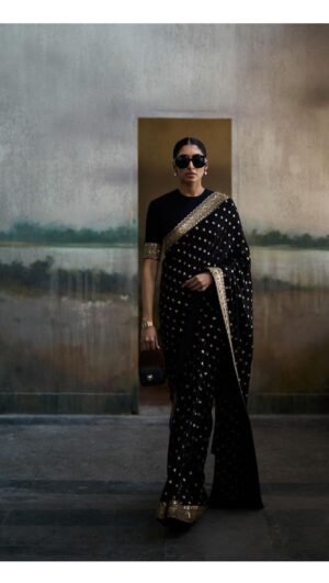 Krithika Babu Instagram - @sabyasachiofficial 

Posted @withregram • @sabyasachiofficial SABYASACHI HERITAGE SARI COLLECTION
 
 
 
@tarunvishwaofficial @sandhyashekar @miteshrajani @krithikababu  #Sabyasachi #TheWorldOfSabyasachi #SabyasachiJewellery #SabyasachiAccessories  #25YearsOfSabyasachi 

#krithikababu