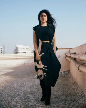 Kritika Kamra Instagram - Some calm some chaos 
 

Outfit: @kharakapas
Earrings: @rejuvenatejewels
Rings: @shopalloya
Heels: @femme_la
Styled by @devs213
Team: @isha.suvarna @hemachoudharyy @poojagulabani
Photos by @vijitgupta