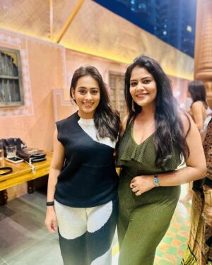 Krutika Desai Khan Instagram - Aao Kabhi Haveli pe 👳🏻‍♂️ Celebrating two milestones 🎉 
Birthday Bash of our wonderful director @romeshkalra sir 🥳 and Launch of @sardaarji_restaurant 🎊 Thank you @rajan.shahi.543 Sir & @romeshkalra Sir for having us with the @directorskutproduction Family 💃🏻🪩🕺
Congratulations @rajan.shahi.543 @rajkalra1 @romeshkalra for the new venture of @sardaarji_restaurant 💐🍾🥂
A night to remember filled with joy, smiling faces, amazing food, dance, masti & lots of love ♥️ 

#krutikadesai #kd #anupamaa #dkp #family #fun #love #laughter #birthday #bash #launch #event #party #famjam #friday #night #potd #instagram #positivevibes #gratitude #spreadlove