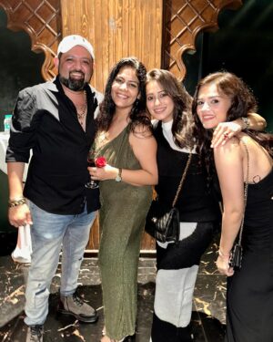 Krutika Desai Khan Instagram - Aao Kabhi Haveli pe 👳🏻‍♂️ Celebrating two milestones 🎉 
Birthday Bash of our wonderful director @romeshkalra sir 🥳 and Launch of @sardaarji_restaurant 🎊 Thank you @rajan.shahi.543 Sir & @romeshkalra Sir for having us with the @directorskutproduction Family 💃🏻🪩🕺
Congratulations @rajan.shahi.543 @rajkalra1 @romeshkalra for the new venture of @sardaarji_restaurant 💐🍾🥂
A night to remember filled with joy, smiling faces, amazing food, dance, masti & lots of love ♥️ 

#krutikadesai #kd #anupamaa #dkp #family #fun #love #laughter #birthday #bash #launch #event #party #famjam #friday #night #potd #instagram #positivevibes #gratitude #spreadlove