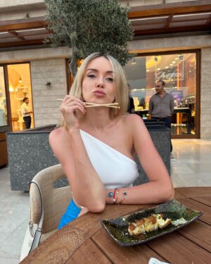 Ksenia Sukhinova Instagram - веду себя хорошо - когда могу))
