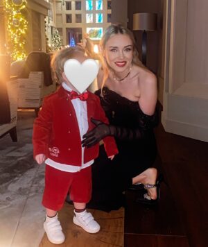 Ksenia Sukhinova Instagram - С Новым годом, друзья! Пусть он принесет много приятных поводов для радости! 💫 #happynewyear