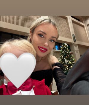Ksenia Sukhinova Instagram - С Новым годом, друзья! Пусть он принесет много приятных поводов для радости! 💫 #happynewyear