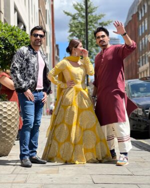 Kubra Khan Instagram - Last picture : When you say “ #LondonNahiJaunga” and you end up in london. 🤣🤣🤣