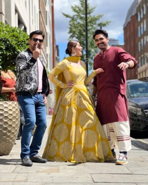 Kubra Khan Instagram - Last picture : When you say “ #LondonNahiJaunga” and you end up in london. 🤣🤣🤣