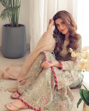 Kubra Khan Instagram - میری حسین عید 🌸
@haseensofficial 

#StyledbyLAAM #FeelingHaseen #HaseensOfficial