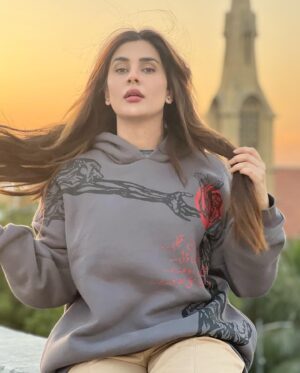 Kubra Khan Instagram - Na Kar bandeya Meri Meri na ay teri na ay Meri
Char dina da Mela duniya. Fir mitti di dheri - #BullehShah @amara_sikander @amara_sikander