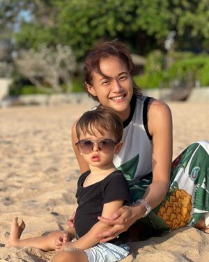 Kullanat Preeyawat Instagram - Holiday vibes…😋 #familytime #fonkulljourney #jacobdwinter