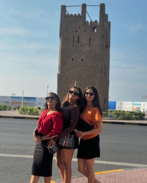 Kushee Ravi Instagram - We don’t see flaws , just fun !! 
.
.
.
#dia #film #filmindustry #dubai #soulofdia #kannnadathi❤️ #crazyfriends #funtalks