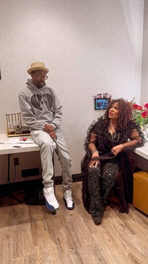 Kym Whitley Instagram - VEGAS! @kimmelscomedyclub  Sunday and Monday nights 930 show with @skillzhudson Eight weeks let’s go!!! ❤️🤣🙏🏽 #comedy #lasvegas #whattodoinvegas