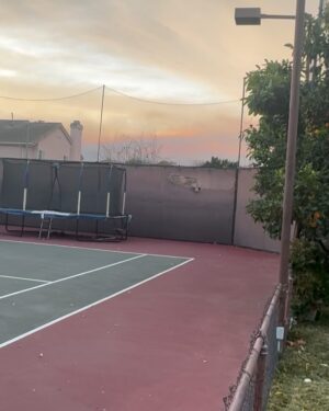 Kym Whitley Instagram - The Valley is on watch! I have never seen anything like this. We are on the lower part of the valley and never do you think fire can reach you but with these high high winds, it is carrying the fire everywhere.  Power is out and fears are high. .#pray #Losangelesfire #tarzana