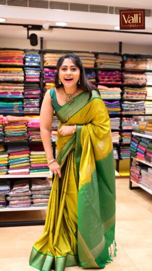 Lahari Arundhati Vishnuvazhala Instagram - ✨ Hey everyone! Let me share an amazing discovery from my recent visit to Valli Silks ✨ 

I explored their Weekend Special Offers, and trust me, these sarees are a dream come true for the festive and wedding season! Here’s what caught my eye: 

💛 Kanchi Brocade Self-Contrast Sarees 
✨ Market Price: ₹12,999 
✨ Valli Price: ₹6,999 

💛 Khadi Soft Silk with Kanchi Open Jacquard Border Sarees 
✨ Market Price: ₹2,999 
✨ Valli Price: ₹1,799 

These sarees are perfect for weddings, special occasions, or just to elevate your festive style. The quality and designs are absolutely stunning! 

⏳ The offers are valid only on 27th, 28th, and 29th December, so don’t miss out! 

📍 Available at: Ameerpet & Saroornagar 

I highly recommend checking them out. Trust me, you’re going to love them! 

Follow @thevallisilks for more updates and get ready to slay this wedding season! 

#ValliSilks #WeddingSarees #EthnicElegance #Ameerpet #Saroornagar #FestiveFashion