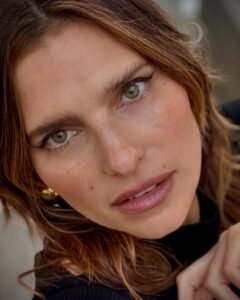 Actress Lake Bell HD Photos and Wallpapers October 2024