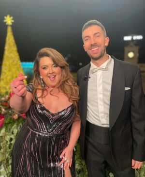 Lala Chus Instagram - 🩷MI 2024 🩷

El año más loco de mi vida…

1. De cuando fui pregonera de los carnavales de Fuenlabrada y fui disfrazada de pepinillo. 🥒
2. De cuando fui actriz en una serie chulísima que se estrena dentro de poquito. 🎬
3. De cuando gané el Premio Ídolo de Humor 🏆
4. De cuando presenté los Premios Min ♥️
5. De cuando fui madrina en el mejor programa del mundo. 
6. De cuando presenté junto a mi amada @henarconh_ los Premios Ondas de los podcasts. 
7. De cuando llenamos cada mes el Teatro Capitol, con el show que tengo con mi Morch @bertuss___ 
8. De cuando no supimos comportarnos en los Premios Planeta con mis @evasoriano_ y mi @nachogarciar en representación del mejor programa de radio, 'Cuerpos Especiales'. 
9. De cuando recogimos el Premio Ondas por 'La Revuelta'
10. De cuando presenté las CAMPANADAS 2024 en RTVE con el David. 

Uf mamasita, si ha sido el 2024 ha sido así, no sé qué nos deparará el 2025.
Va a estar bonito descubrirlo juntos🩷🩷🩷🩷🩷🩷 os quiero mil.