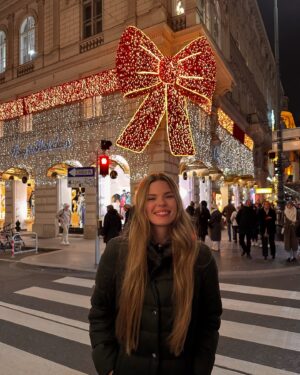 Larissa Gacemer Instagram - Çok tatlısın Wien 🫶🏻 😍🎄💫 #xmas