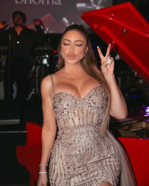 Larsa Pippen Instagram - Happy Holidays 🎄. Dress: @laurasboutiqueny