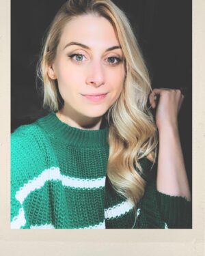 Laura Laune Instagram - Merci du fond du cœur pour l’accueil complètement fou que vous réservez à ce spectacle… La tournée continue 🫶

1. 🥹 
2. Un échantillon des 200 000 💖🔥
3. Je ne connais pas ces personnes 
4. Fin de spectacle 
5. Joie dissimulée 
6. Encore merci visiblement 
7. Quand tu rentres à l’hôtel et qu’on t’a préparé « un petit truc à grignoter »
8. Critique gastronomique