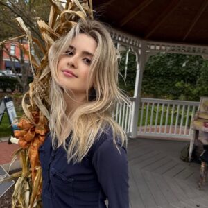 Laura Marano Instagram - Went to Pittsburgh for literally a day just to have @brianacisneros do my hair and it was magical!!!!