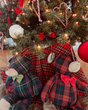 Laura Pausini Instagram - My Christmas 🎄❤️🇮🇹 2024
Buon Natale a tutti 
Happy Xmas ❄️Feliz Navidad ⭐️Feliz Natal 🎅🏻Joyeux noël 🕎 Happy Hanukkah