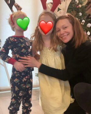 Laura Prepon Instagram - Happy Holidays from my fam to you & yours!🎄 The kiddos picked a great tree! ❤️