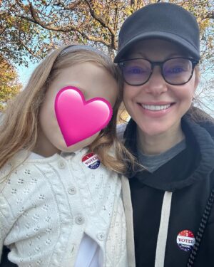 Laura Prepon Instagram - Making our voices heard! Make sure to get out and vote!