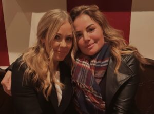 Laura Vandervoort Instagram - Too much fun on our panel this weekend   some cute new friends & experiences. Thank you @fanexponeworleans