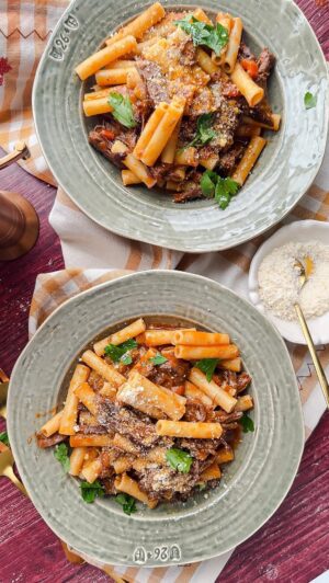Laura Vitale Instagram - Buongiorno!! Couldn’t let this season go by without sharing my short rib ragù recipe with you. It’s sensational, luxe and oh so delicious! Perfect if you’re still hosting but want a really easy yet impressive dish that’s so hands off you won’t even believe it! This, a simple Green and fennel salad, fresh bread and a glass of red wine and wow, what a dinner! Maybe end it with a bite of something sweet and you can close out the new year with a bang! So good! Recipe on my site, you can comment RECIPE (no other character next to it) and I’ll send you a DM (it’s so hard to fit it all in 90 seconds lol)