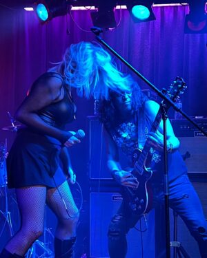 Lauren Ash Instagram - Swipe to see some of my fave pics from my gig last night at the Viper Room! Thank you to everyone who came out and got sweaty dancing with us! Til the next time! Oh and remember to 🙏 save my new song Pathological (l i n k i n b i o) #music #band #viperroom #singer #poppunk #punk #superstore #dinafox