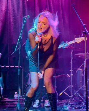 Lauren Ash Instagram - Swipe to see some of my fave pics from my gig last night at the Viper Room! Thank you to everyone who came out and got sweaty dancing with us! Til the next time! Oh and remember to 🙏 save my new song Pathological (l i n k i n b i o) #music #band #viperroom #singer #poppunk #punk #superstore #dinafox