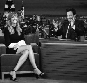 Lauren Lapkus Instagram - 🩷☺️This was a dream!☺️🩷Thanks @jimmyfallon for the fun time @fallontonight!!! ✨☺️✨ @anotherhappydayfilm 

hair: @mandeetauber 🧚
makeup: @ericvosburg 💕