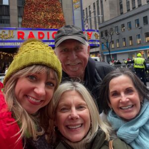 Lauren Lapkus Instagram - Happy New Year! Grateful for the most special gifts 2024 brought to me: fun times with my family and friends, new memories with my husband and our wonderful daughter, and the birth of my second, equally wonderful daughter. Looking forward to the good things coming our way in 2025.☺️🥂💖