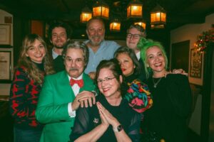 Lauren Lapkus Instagram - 🎄🎅🏻Another perfect holiday outing before we leap into another great year of texting🎅🏻🎄

All pics by @biketassel 🥰🎁