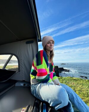 Laury Thilleman Instagram - Finistère > Asturies 🚐 🥘🏄‍♀️

1292km en bonne compagnie et à bord du petit dernier de la famille @volkswagen_utilitaires California Ocean 2025 💙
