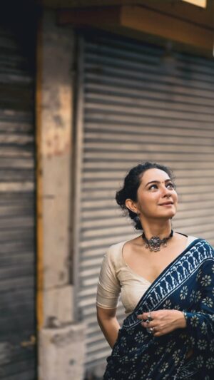 Lavina Tandon Instagram - एक गली थी 
जब उससे हम
निकले…

ऐसे निकले जैसे दुम निकले… 

आग दिल शहर में लगी जिस
दिन…

सब से आख़िर में वहाँ से हम 
निकले ।
 - jaun Elia sahab 

shotBy: @lastcover2018 🤍
StyledBy: @anusoru @nidhikurda 
#reels
#instagram #reelsinstagram #reelsvideo #actor #model #lavvinataandon #reeloftheday #reelitfeelit photoshoot #videoshoot #celebrity #celebrities #reelvideo #instashoot #shoot #fashionshoot #trendingreels #trend #mumbai #mumbaiportraits #mumbaireels #bombay #fort #style #fashion #fashionista #fashionblogger #reeloftheday #fashionshoot #portraitmode #portraits