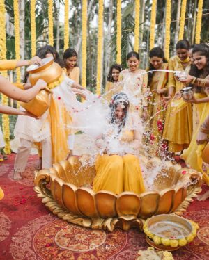 Laxmi Shetty Instagram - Haldi, surrounded by the people I love 💃🏻💛

🎥 @thecelebrant.in 

Jewelry @mamooli.india 
outfit @beyondusual_

#SahilKiGharAayiLaxmi