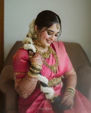 Laxmi Shetty Instagram - ngl I loved my wedding look, simple, elegant & PINK! 🙈💖 

Sari @jayalakshmionline 
Jewelry @kundan.jewellers 
🎥 @thecelebrant.in 
Makeup @megna_alva 
Hair @manish_hairstylist 
.
.
.
.
.
.

#southindianbrides #bridesofsouthindia #southindianjewellery #bridal #bridallook #explorepage #indianwedding #indianbride 
South Indian bride, sari bridal look, explore page, Indian wedding, south bride, brides of south