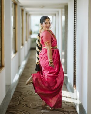 Laxmi Shetty Instagram - ngl I loved my wedding look, simple, elegant & PINK! 🙈💖 

Sari @jayalakshmionline 
Jewelry @kundan.jewellers 
🎥 @thecelebrant.in 
Makeup @megna_alva 
Hair @manish_hairstylist 
.
.
.
.
.
.

#southindianbrides #bridesofsouthindia #southindianjewellery #bridal #bridallook #explorepage #indianwedding #indianbride 
South Indian bride, sari bridal look, explore page, Indian wedding, south bride, brides of south