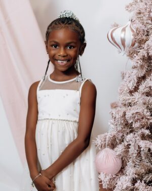 LeToya Luckett Instagram - ✨COLES CHRISTMAS✨

Happy Holidays from our family to yours! 🎄❤️🙏🏾
@taleo47 

Photos || @colordujourphotography 
MUA|| @colordujour