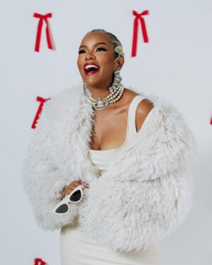 LeToya Luckett Instagram - ✨COLES CHRISTMAS✨

Happy Holidays from our family to yours! 🎄❤️🙏🏾
@taleo47 

Photos || @colordujourphotography 
MUA|| @colordujour