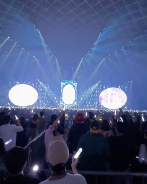 Lee Chien-Na Instagram - 我老公從來沒看過演唱會
今年一次帶他看了
Bruno 德華 杰倫 Mei四場天王天后的演唱會
他回家突然很感性的謝謝我
說他終於知道為什麼我喜歡唱歌 想當歌手
音樂的魔力 情感 真實都那麼直接
會帶著每一個人回到過去 經歷現在 一起成長未來
今天的夜晚爆炸熱情爆炸感動
沒料到會哭
偷偷去廁所拿了衛生紙出來擦眼淚😂
謝謝你Amei
我們會永遠記住這一天❤️

@shhuang1983 
#張惠妹
#Amei