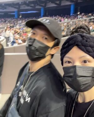 Lee Chien-Na Instagram - 從第一張專輯就開始購買
每天上課前 下課後一定跟姐姐在家瘋狂練唱
一到KTV就是一連串周杰倫 停不下來
經過24年了
依然是粉絲
第一次進大巨蛋 第一次看周杰倫（票太難買了）
滿滿的回憶
謝謝你創造那麼多好棒的音樂

#周杰倫
#破蛋